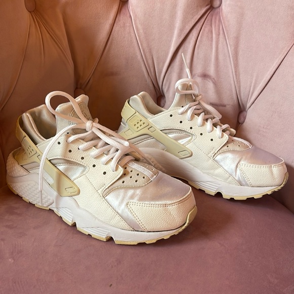 Woman’s White Nike Air White Platnum - Picture 16 of 17